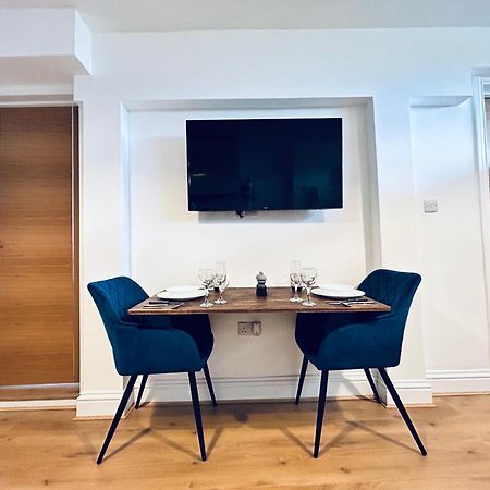 Private 2 Bed Guest House - Van Parking, M25 & A1 Connections Potters Bar Dış mekan fotoğraf