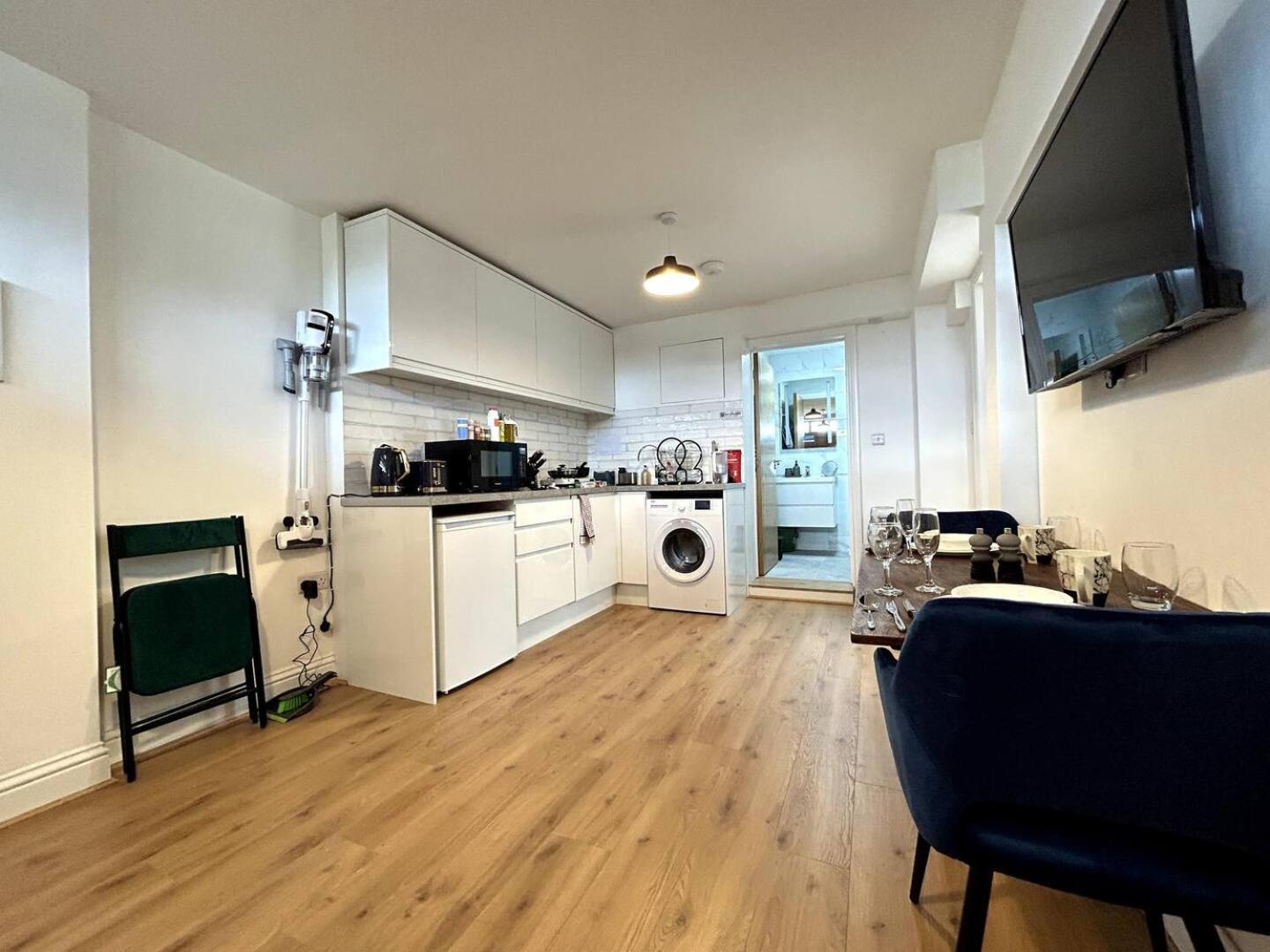 Private 2 Bed Guest House - Van Parking, M25 & A1 Connections Potters Bar Dış mekan fotoğraf