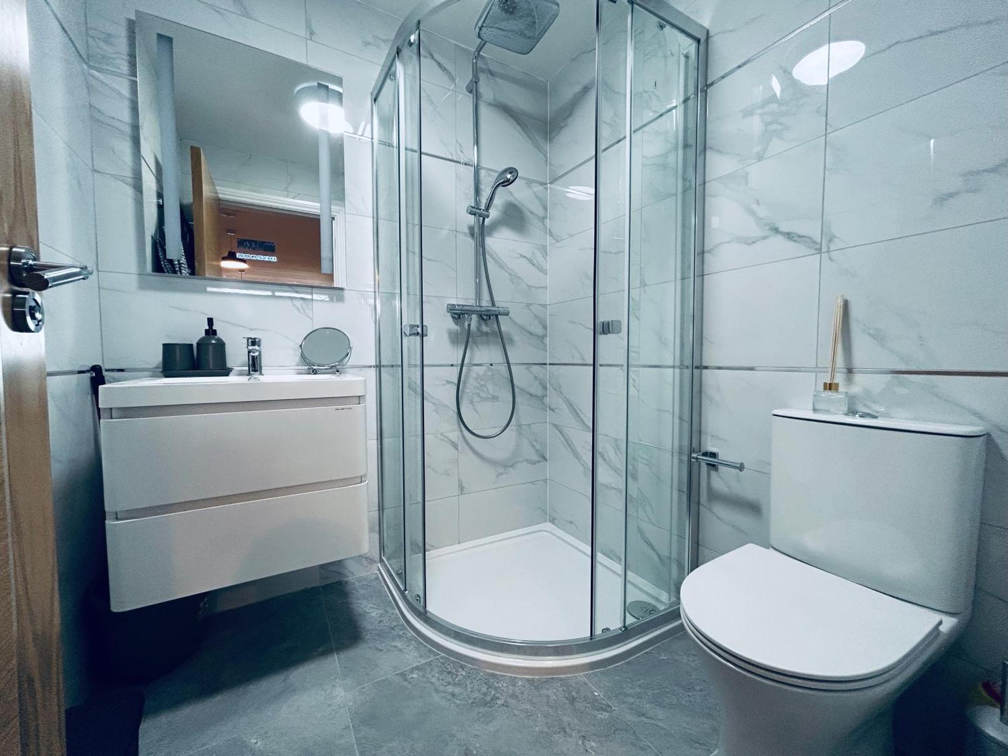 Private 2 Bed Guest House - Van Parking, M25 & A1 Connections Potters Bar Dış mekan fotoğraf